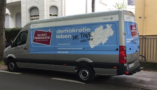 Demokratie-Bus